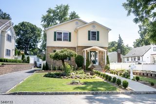 40 Oaktree Ln, Bloomfield Twp., NJ 07003