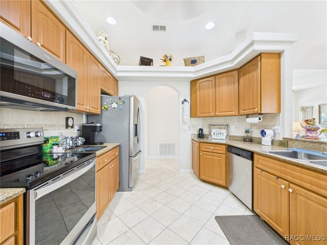 38 Balsam Street, Homosassa, FL 34446