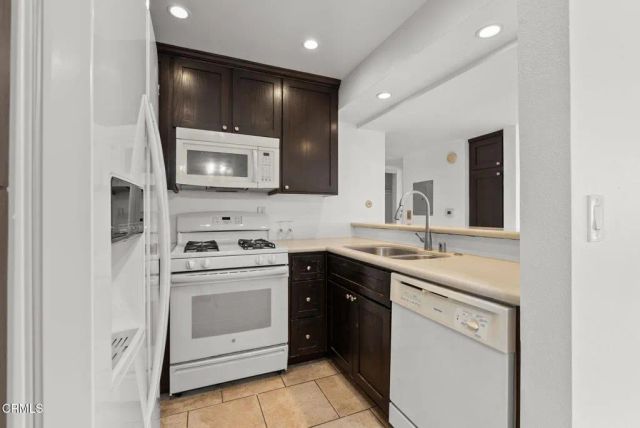 5325 Newcastle Avenue 126, Encino, CA 91316