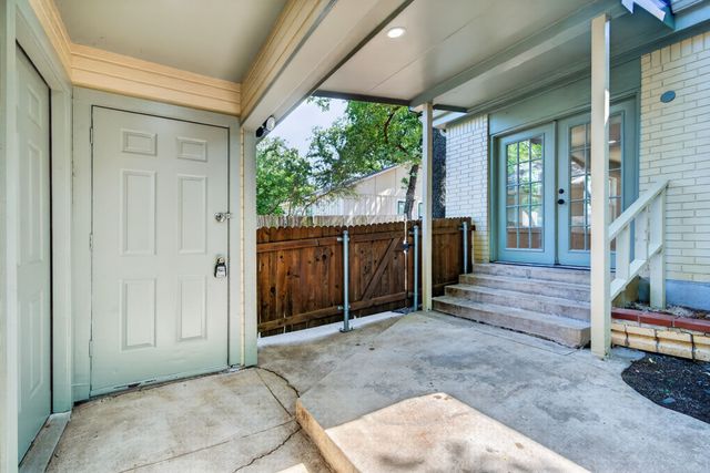 2711 N Locust Street, Denton, TX 76209