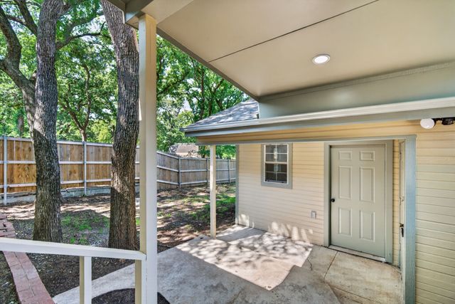 2711 N Locust Street, Denton, TX 76209