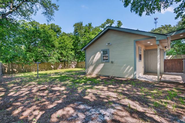 2711 N Locust Street, Denton, TX 76209