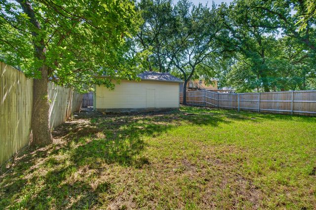 2711 N Locust Street, Denton, TX 76209