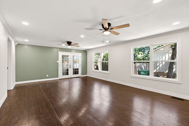 2711 N Locust Street, Denton, TX 76209