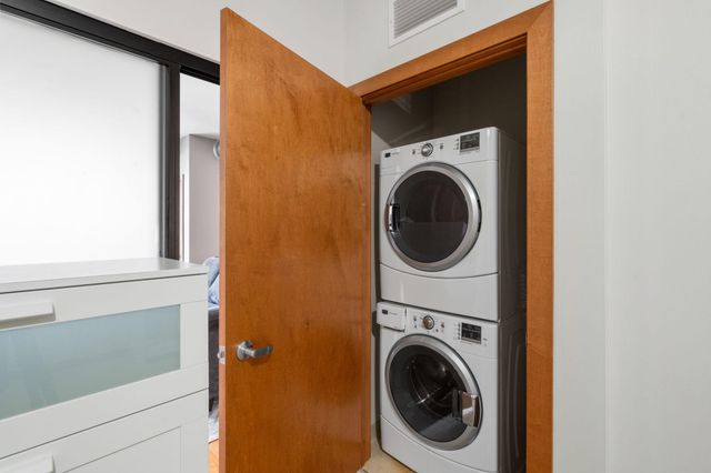 15 E Franklin Avenue 330, Minneapolis, MN 55404