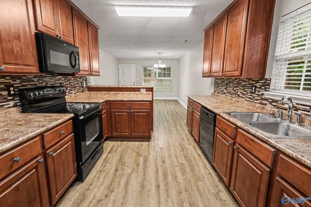207 Shadow Court SW, Huntsville, AL 35824