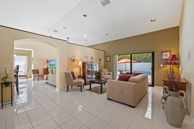 4740 NW 75th Street NW, Coconut Creek, FL 33073