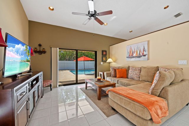 4740 NW 75th Street NW, Coconut Creek, FL 33073