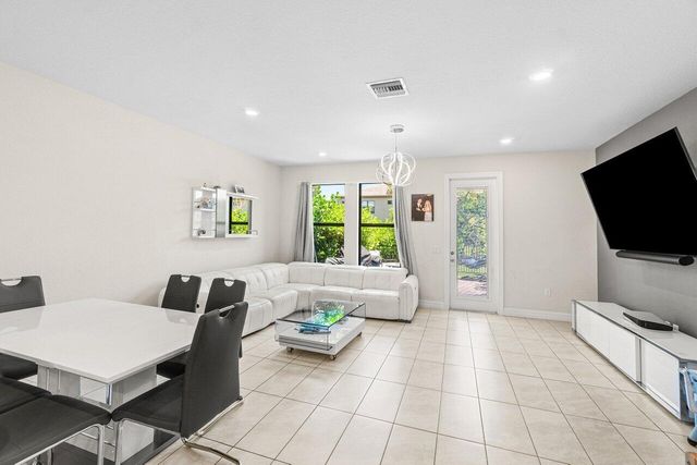 4824 Chantilly Road, Lake Worth, FL 33467