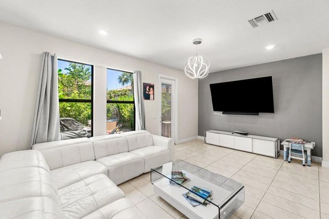 4824 Chantilly Road, Lake Worth, FL 33467