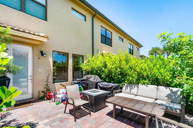 4824 Chantilly Road, Lake Worth, FL 33467