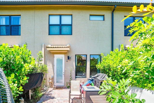 4824 Chantilly Road, Lake Worth, FL 33467