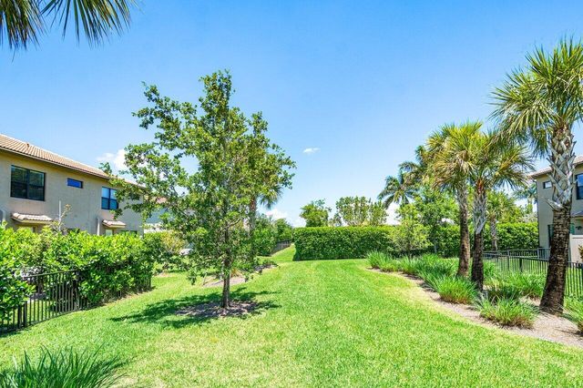 4824 Chantilly Road, Lake Worth, FL 33467