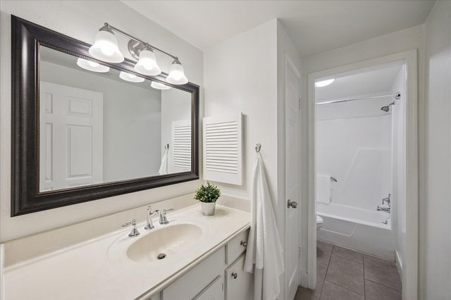 5711 Sugar Hill Drive 119, Houston, TX 77057
