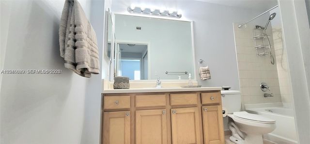 6001 SW 70th St 215, South Miami, FL 33143