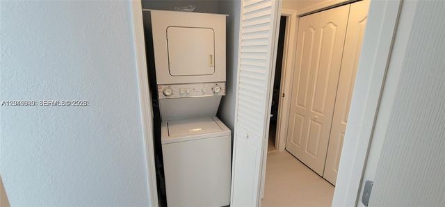 6001 SW 70th St 215, South Miami, FL 33143