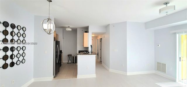 6001 SW 70th St 215, South Miami, FL 33143