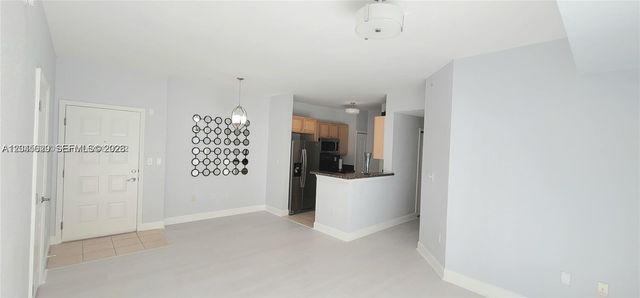 6001 SW 70th St 215, South Miami, FL 33143
