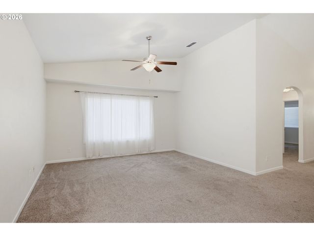 101 Se YORKTOWN Dr, Grants Pass, OR 97527