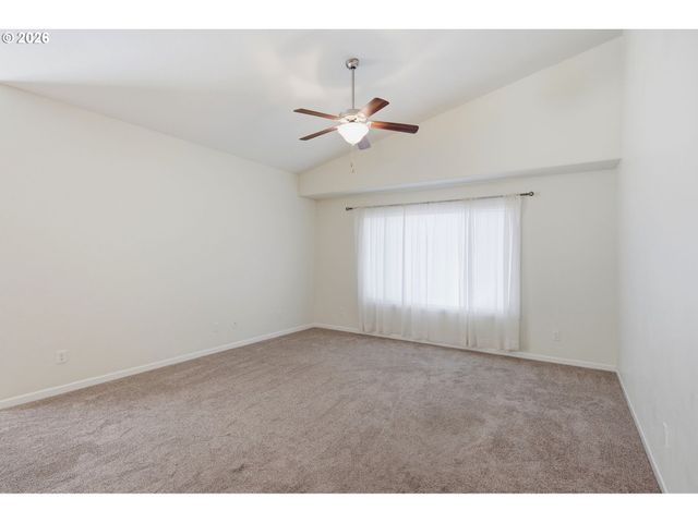 101 Se YORKTOWN Dr, Grants Pass, OR 97527