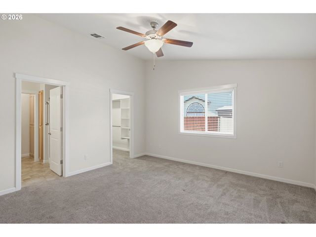 101 Se YORKTOWN Dr, Grants Pass, OR 97527