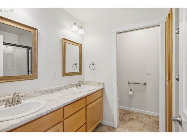 101 Se YORKTOWN Dr, Grants Pass, OR 97527