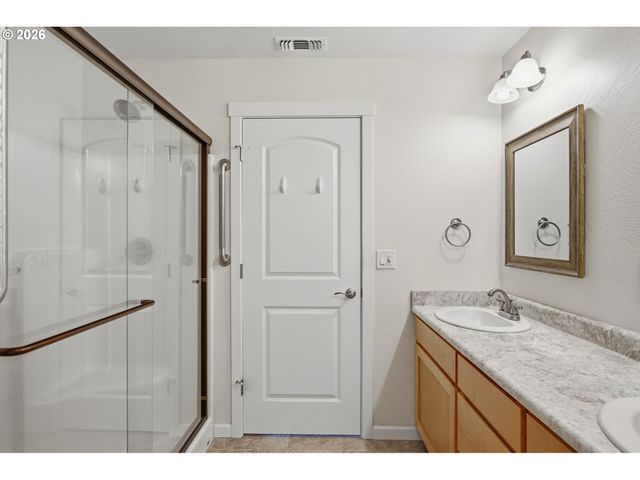 101 Se YORKTOWN Dr, Grants Pass, OR 97527