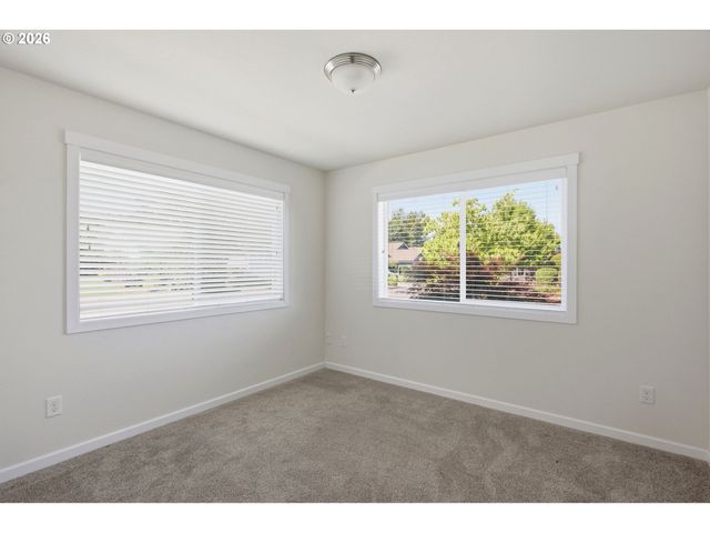 101 Se YORKTOWN Dr, Grants Pass, OR 97527