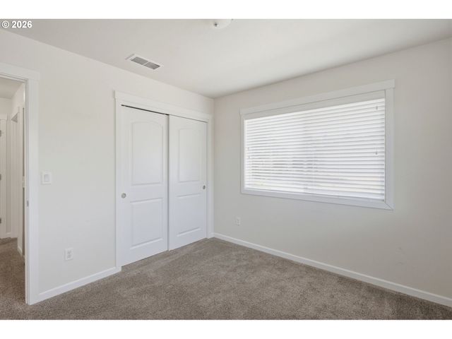 101 Se YORKTOWN Dr, Grants Pass, OR 97527