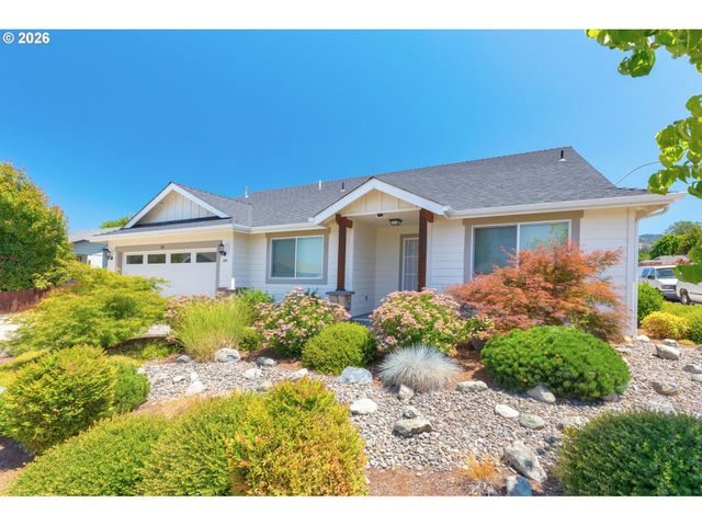 101 Se YORKTOWN Dr, Grants Pass, OR 97527
