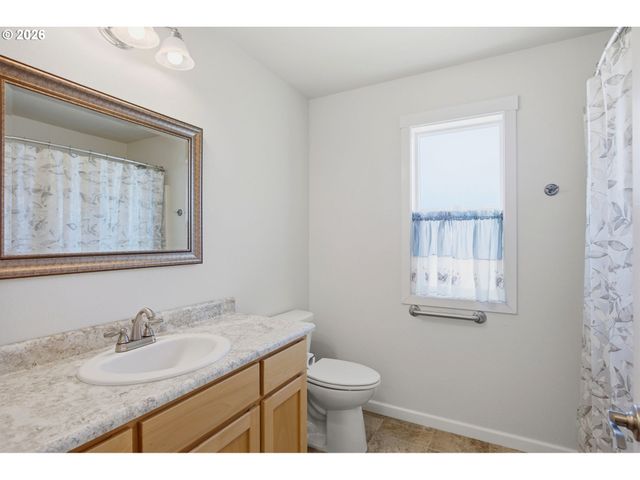 101 Se YORKTOWN Dr, Grants Pass, OR 97527