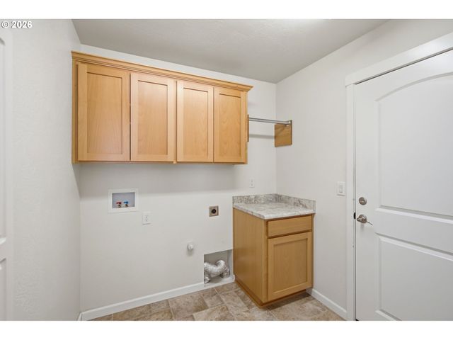 101 Se YORKTOWN Dr, Grants Pass, OR 97527