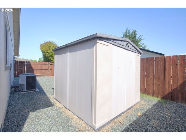 101 Se YORKTOWN Dr, Grants Pass, OR 97527