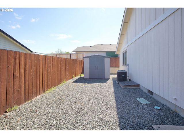 101 Se YORKTOWN Dr, Grants Pass, OR 97527