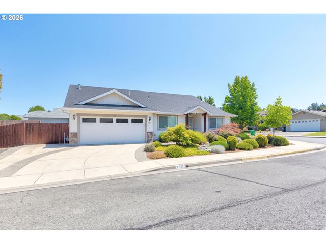 101 Se YORKTOWN Dr, Grants Pass, OR 97527