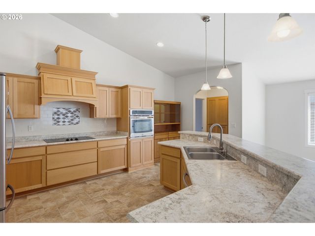 101 Se YORKTOWN Dr, Grants Pass, OR 97527