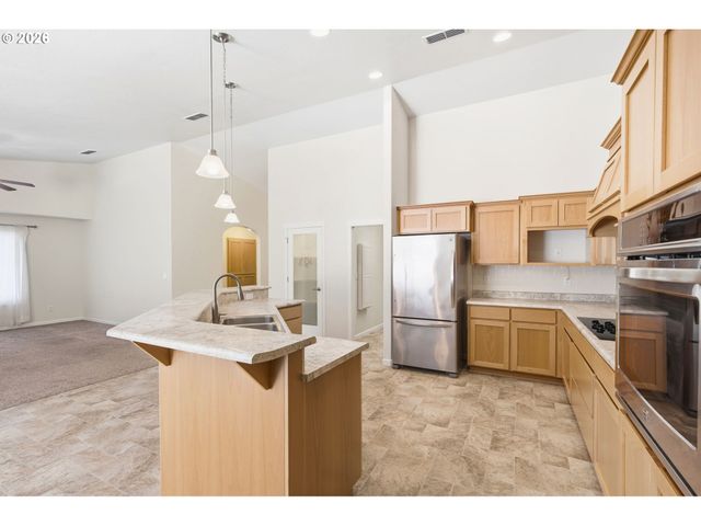 101 Se YORKTOWN Dr, Grants Pass, OR 97527