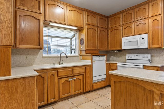 9521 Fritz Street, Bakersfield, CA 93307