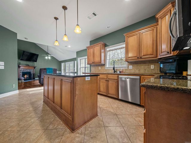 104 Leigh Circle, Hot Springs, AR 71901