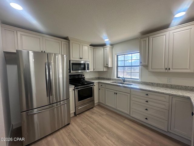 7293 Highway 90, Grand Ridge, FL 32442