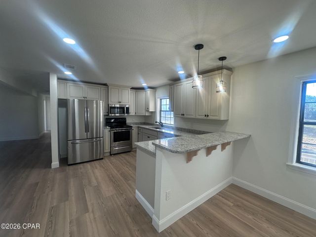 7293 Highway 90, Grand Ridge, FL 32442