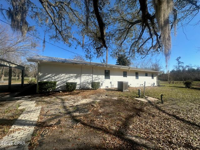 7293 Highway 90, Grand Ridge, FL 32442