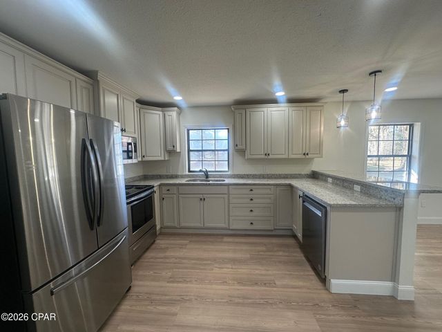 7293 Highway 90, Grand Ridge, FL 32442