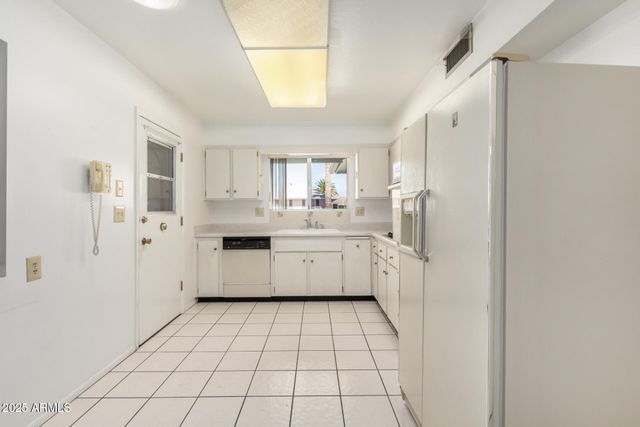 10319 W TWIN OAKS Drive, Sun City, AZ 85351