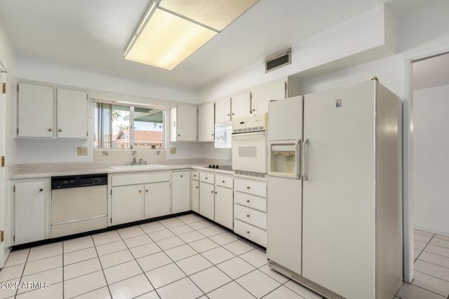 10319 W TWIN OAKS Drive, Sun City, AZ 85351