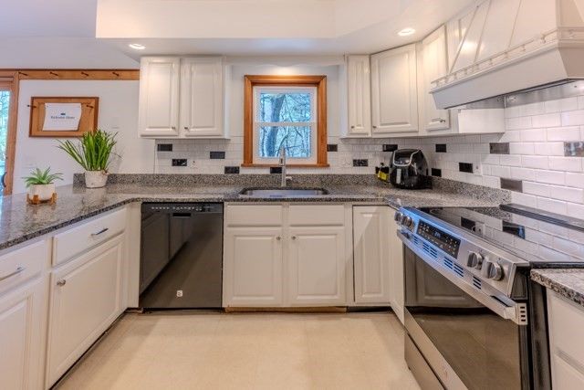 9 Andersen Dr, Boxford, MA 01921