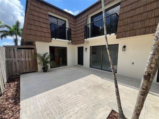 9105 SW 19th Pl A, Davie, FL 33324
