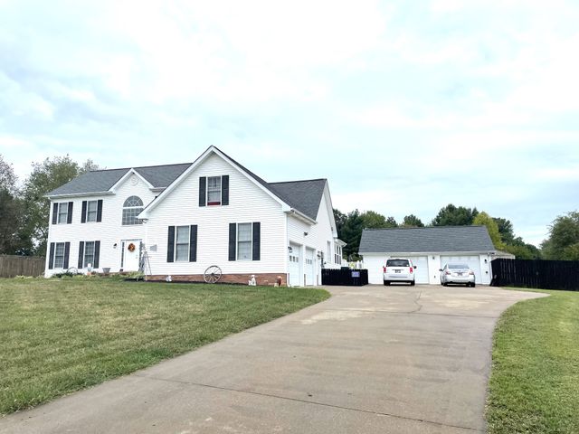1124 Thornberry Dr, Clarksville, TN 37043