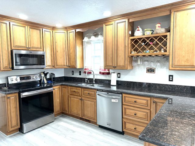 1124 Thornberry Dr, Clarksville, TN 37043