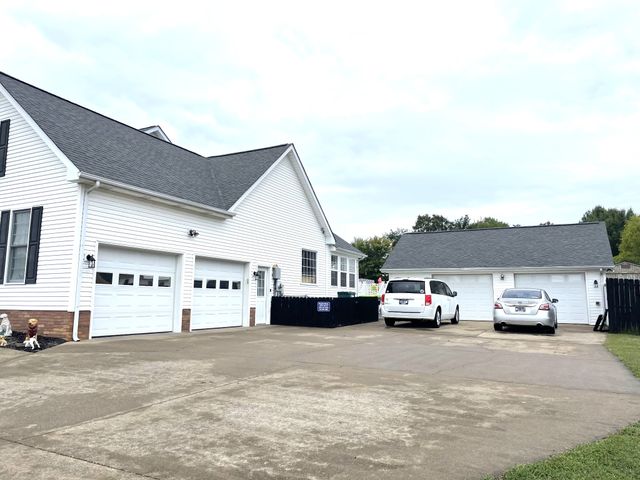 1124 Thornberry Dr, Clarksville, TN 37043